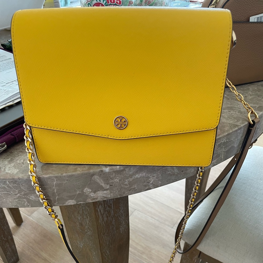 NWT (unattached) Yellow Tory Burch Robinson Crossbody